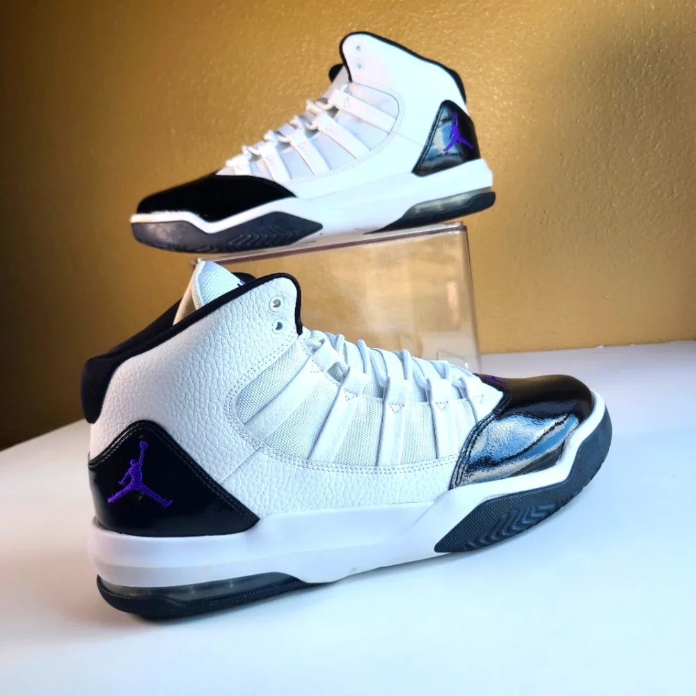 Air Jordan Max Aura Basketball Shoes White/Black AQ9084-121 Men Size 11.